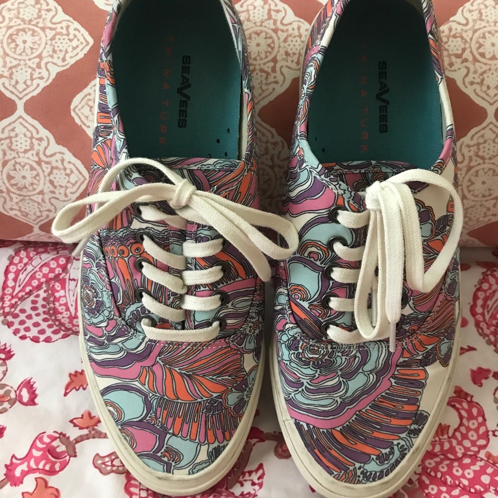 TRINA TURK (MADE BY SEAVEES)Legend  SIZE 9.5